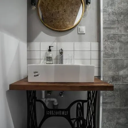 Golden In - Stylish And Cozy - Zabkowska A * Warsaw