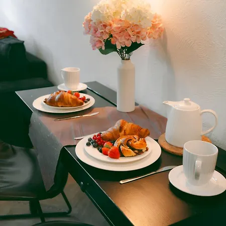 Golden In - Stylish And Cozy - Zabkowska A