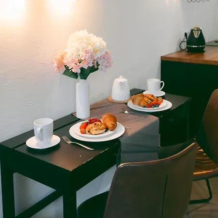 Golden In - Stylish And Cozy - Zabkowska A דירה